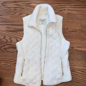 ABERCROMBIE & FITCH White Vest